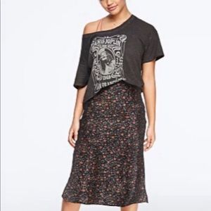 💋NWT PINK VICS SECRET SATIN SKIRT